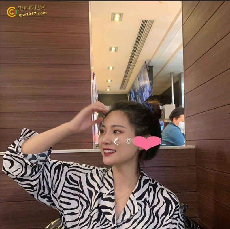 广西科技大学【黄婉婷】, 被柳州老表零成本拿下,仅聊四天就被约到酒店爆操,女上骑乘还一边揉奶子太骚了!