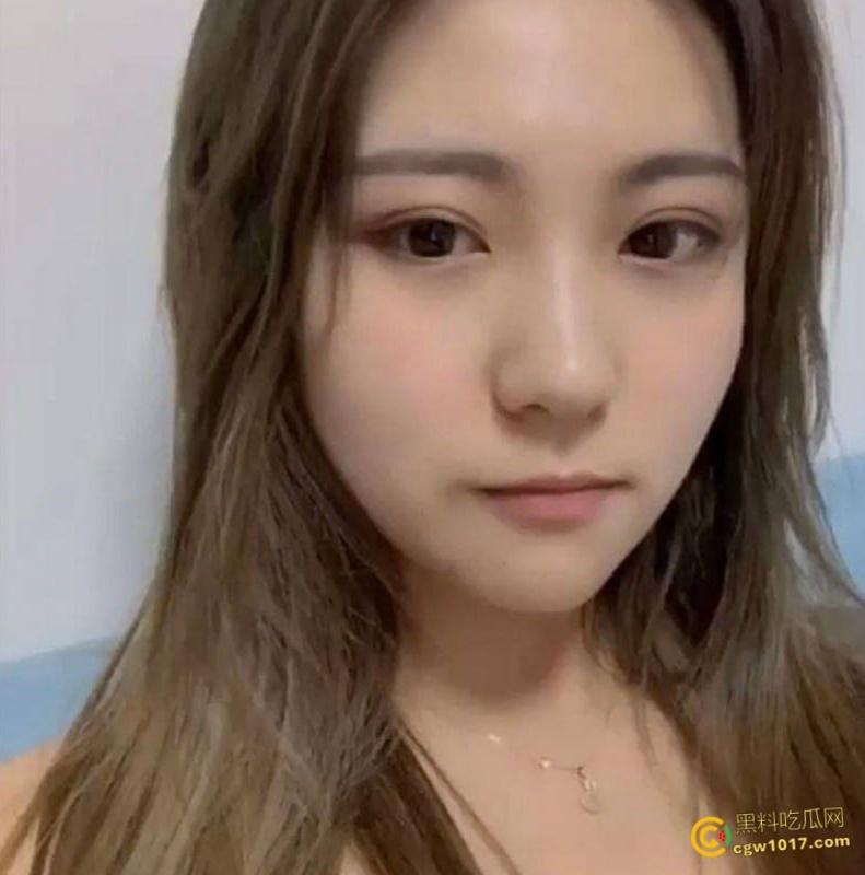 广西科技大学【黄婉婷】, 被柳州老表零成本拿下,仅聊四天就被约到酒店爆操,女上骑乘还一边揉奶子太骚了!