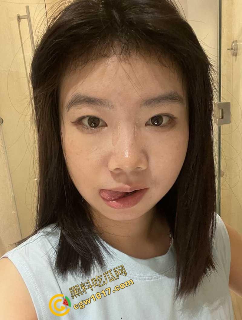 海南大学爆炸性大新闻!清纯校花秒变顶级风骚尤物,裸露全裎,口交吞精,浴室激战全程曝光,疯狂资源瞬间引爆网络!