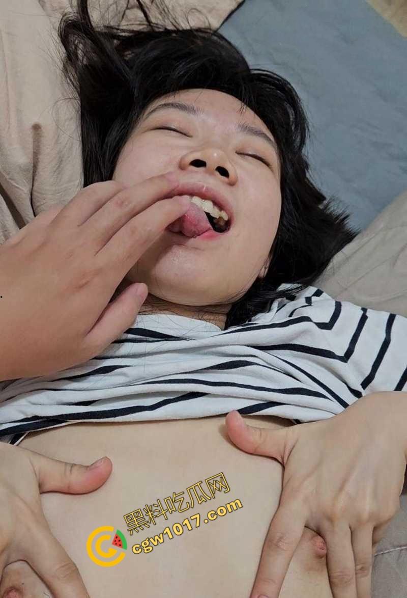 海南大学爆炸性大新闻!清纯校花秒变顶级风骚尤物,裸露全裎,口交吞精,浴室激战全程曝光,疯狂资源瞬间引爆网络!