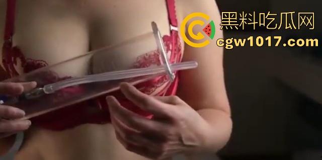 猎奇重口！国外调教已经发展到这地步了吗？真空针管插鸡巴尿道，直接一个按钮下去男奴直接射满大大一杯！