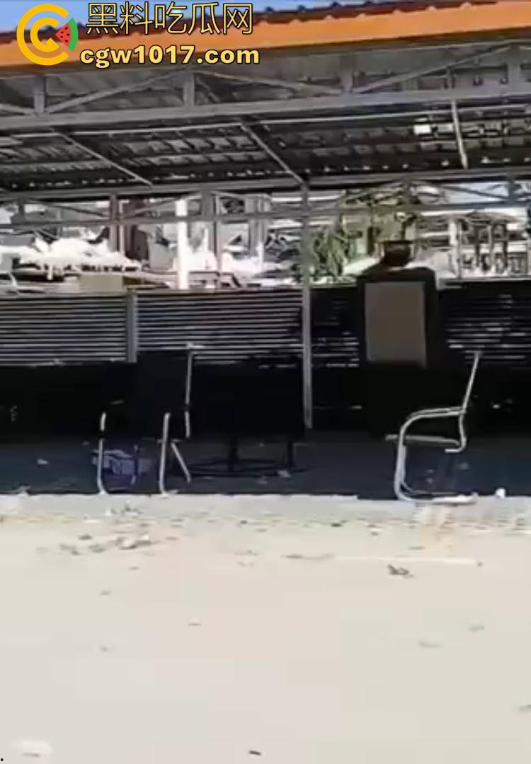 柬埔寨KK园区被血洗清剿!内部实拍曝光:牢笼、血迹、遗留手机触目惊心!