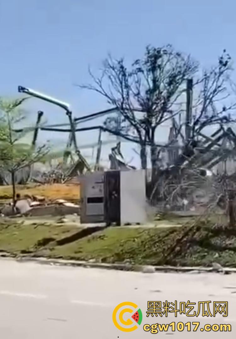 柬埔寨KK园区被血洗清剿!内部实拍曝光:牢笼、血迹、遗留手机触目惊心!