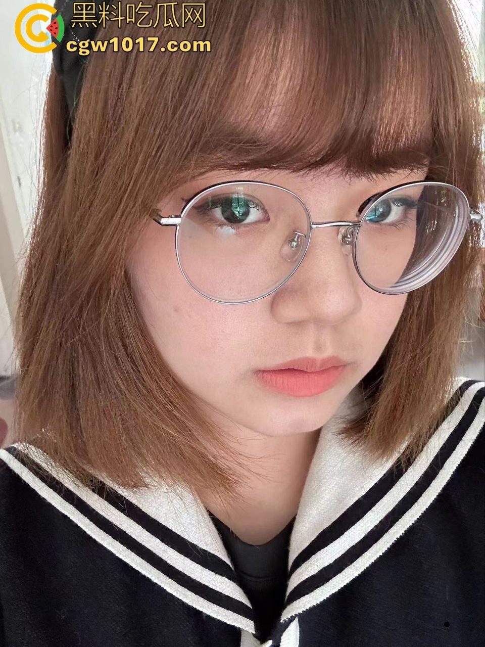 楼道无套爆操极品馒头逼表妹!母狗主动掰穴求内射,满穴的浓精顺着腿流一地