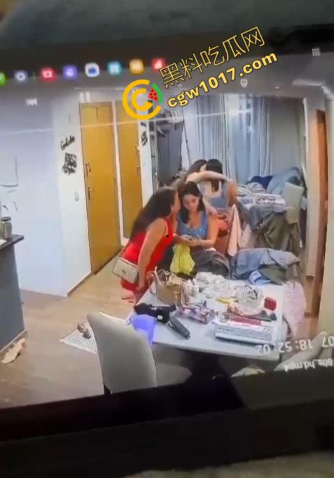 国外真实家暴!男人狂殴老婆,砸晕后仍不放手!惨不忍睹的家庭录像惊爆网络!