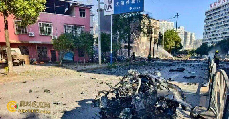 浏阳烟花爆炸事件,勇鑫烟花老板实名举报腐败官员吃分行收贿,被禁卖绝望吃农药,自爆门店轰塌大楼 !