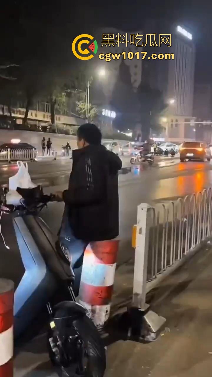 江苏徐州鬼火少年大战交通警察，深夜埋伏公路拦截，又打又逃像是gta5一样，可惜了这么多精神小伙没了战马！