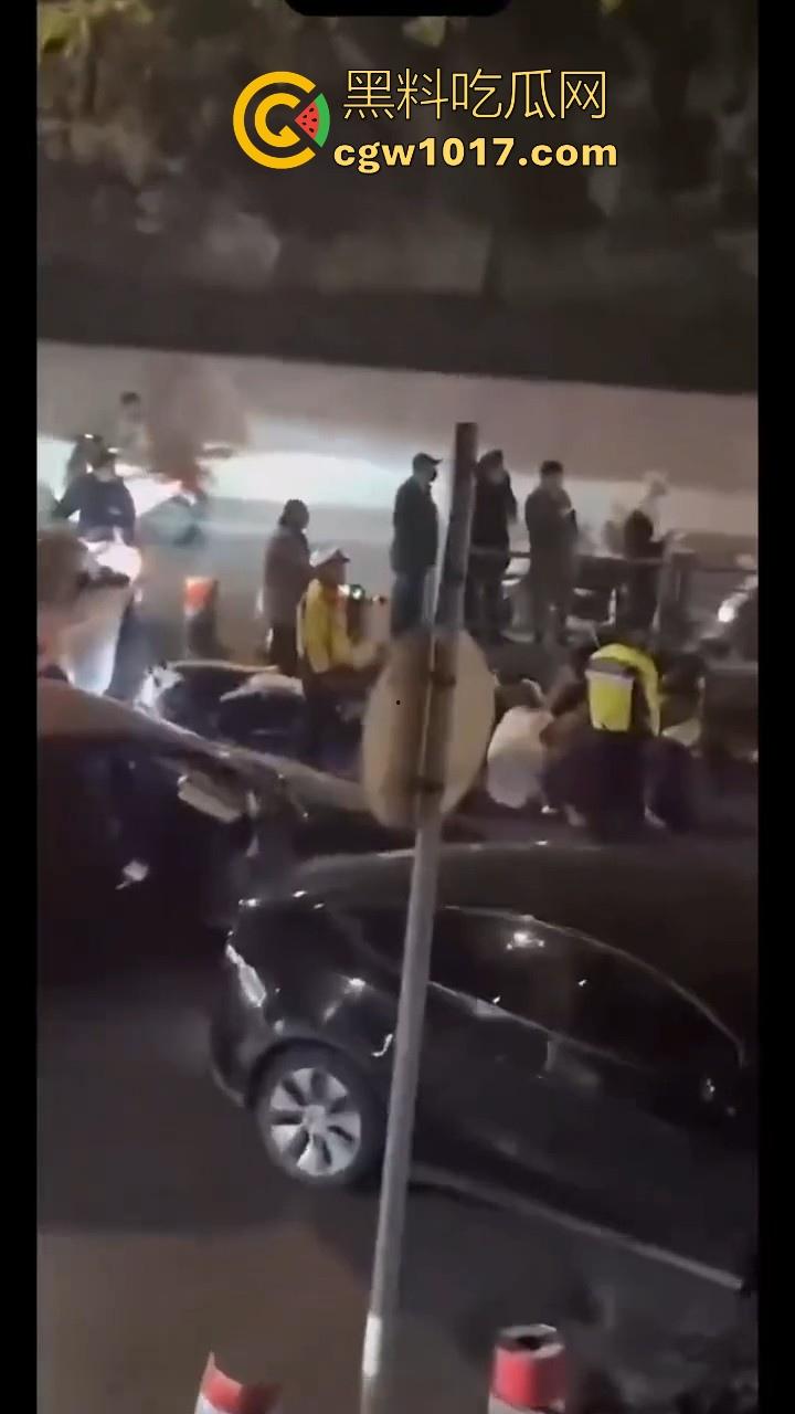 江苏徐州鬼火少年大战交通警察，深夜埋伏公路拦截，又打又逃像是gta5一样，可惜了这么多精神小伙没了战马！