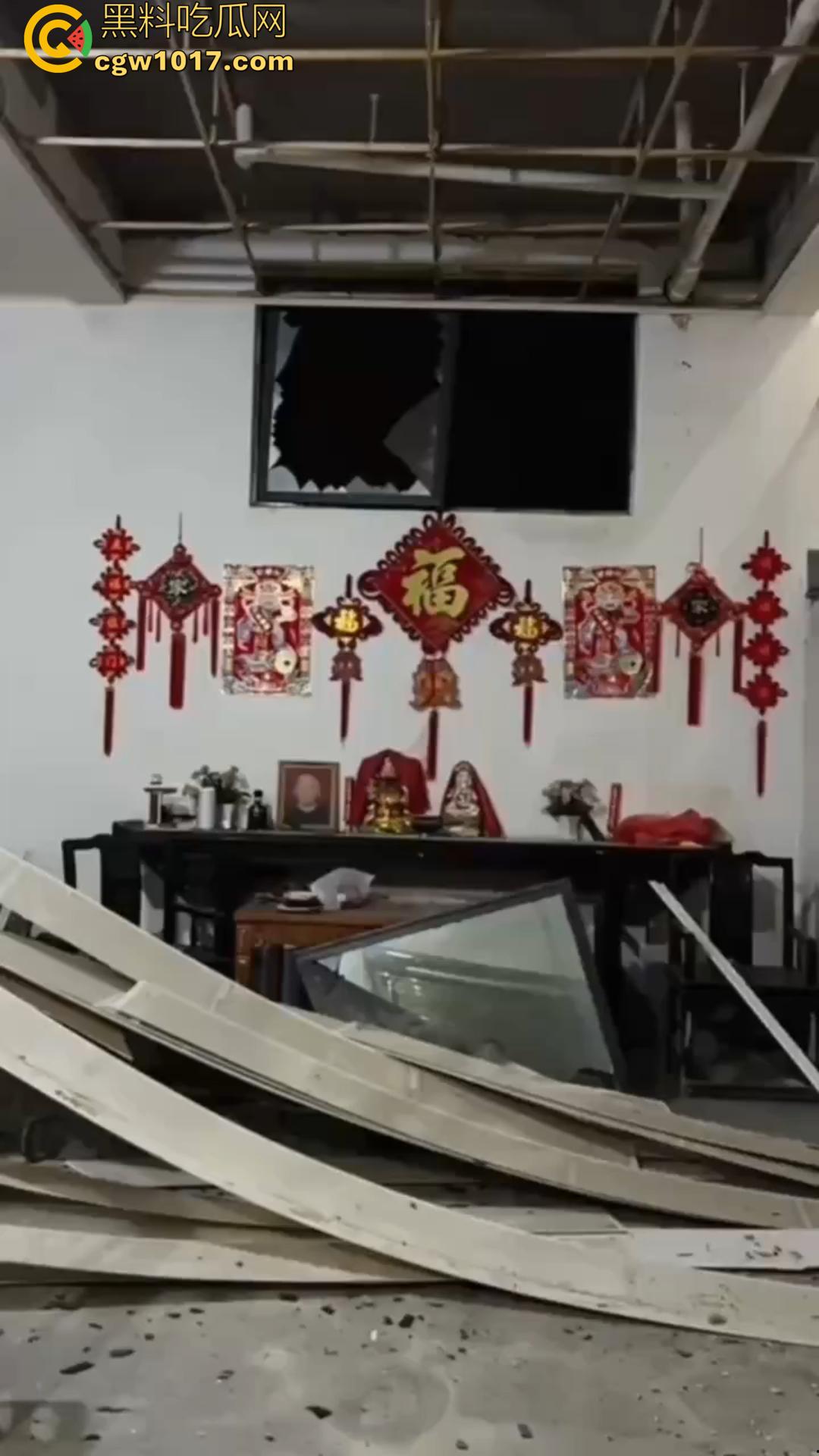 安徽亳州赵桥乡爆炸惨案只因为村名非法烟花销毁失控造成!卢天庙小学附近的建筑坍塌受损不一 造成4人重伤!