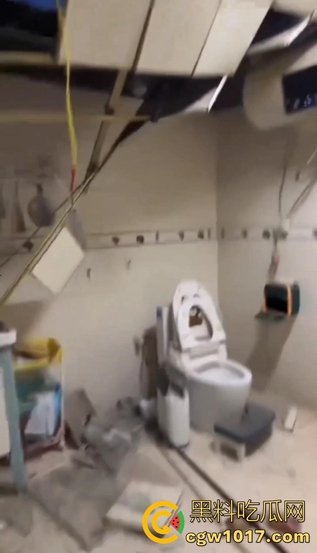 安徽亳州赵桥乡爆炸惨案只因为村名非法烟花销毁失控造成!卢天庙小学附近的建筑坍塌受损不一 造成4人重伤!