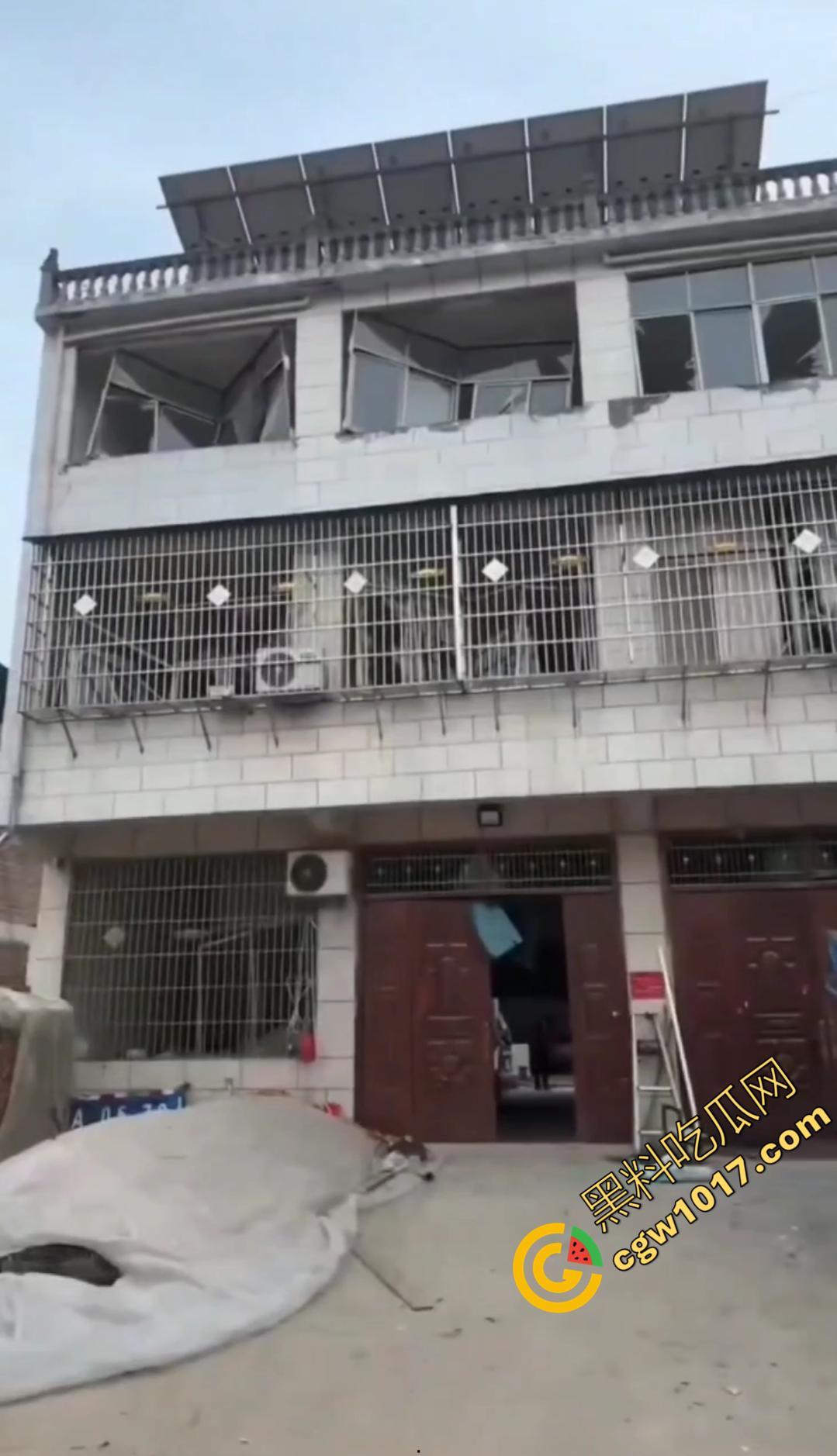 安徽亳州赵桥乡爆炸惨案只因为村名非法烟花销毁失控造成!卢天庙小学附近的建筑坍塌受损不一 造成4人重伤!