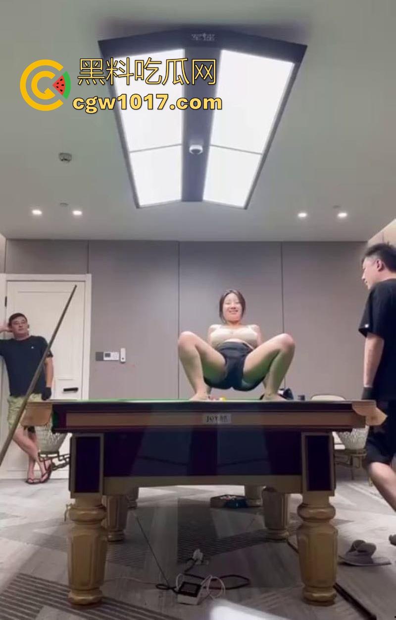 江苏东台名爵台球厅神级活动!与一杆清台送巨乳母狗陪睡,台球宝贝口交爆操,表面是正规台球厅实际就是大型卖淫场所!