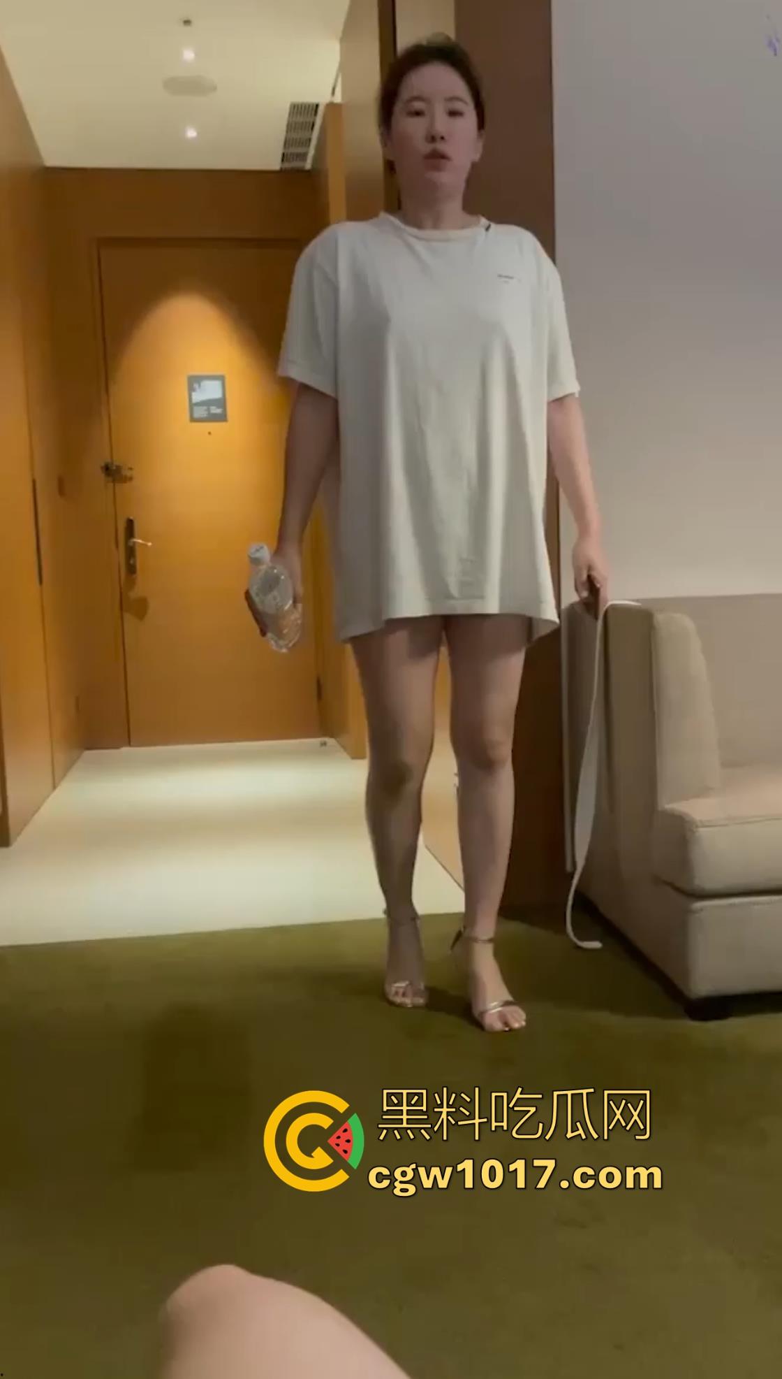 江苏东台名爵台球厅神级活动!与一杆清台送巨乳母狗陪睡,台球宝贝口交爆操,表面是正规台球厅实际就是大型卖淫场所!