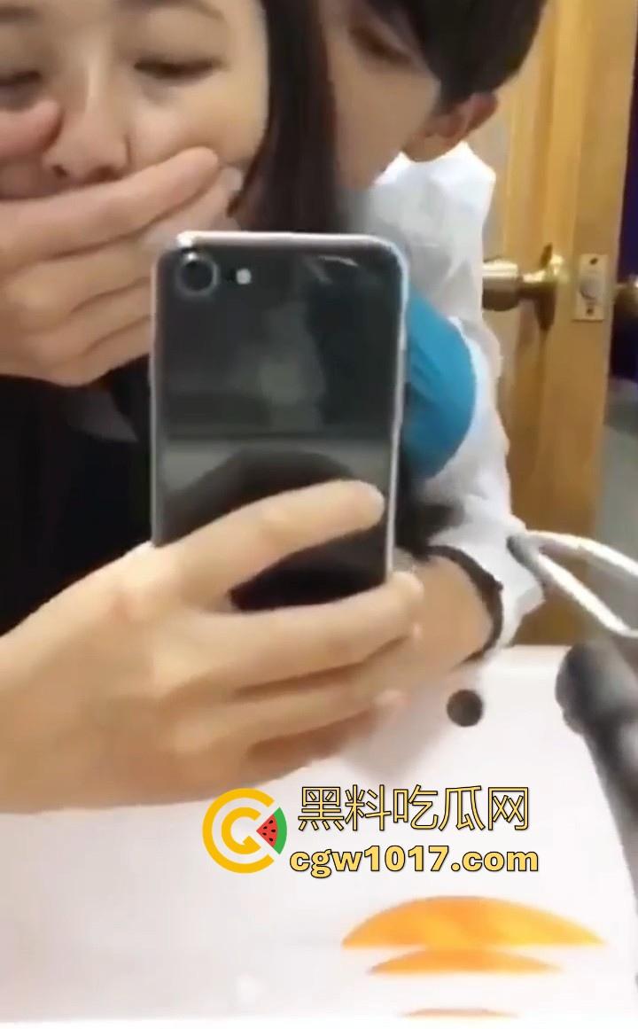 反差可爱萝莉萌妹被冲刺爆操纯享版！甜美女大可爱萝莉被巨物征服，猛攻之下淫水随着呻吟声喷涌而出，甚是享受！