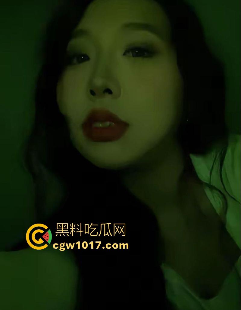 河北极品巨乳女友【林美慧】翘臀细腰奶子挺，劈腿露穴夹紧肉棒，脸穴同框日常骑乘榨精，没人能在她手上活过4分钟！