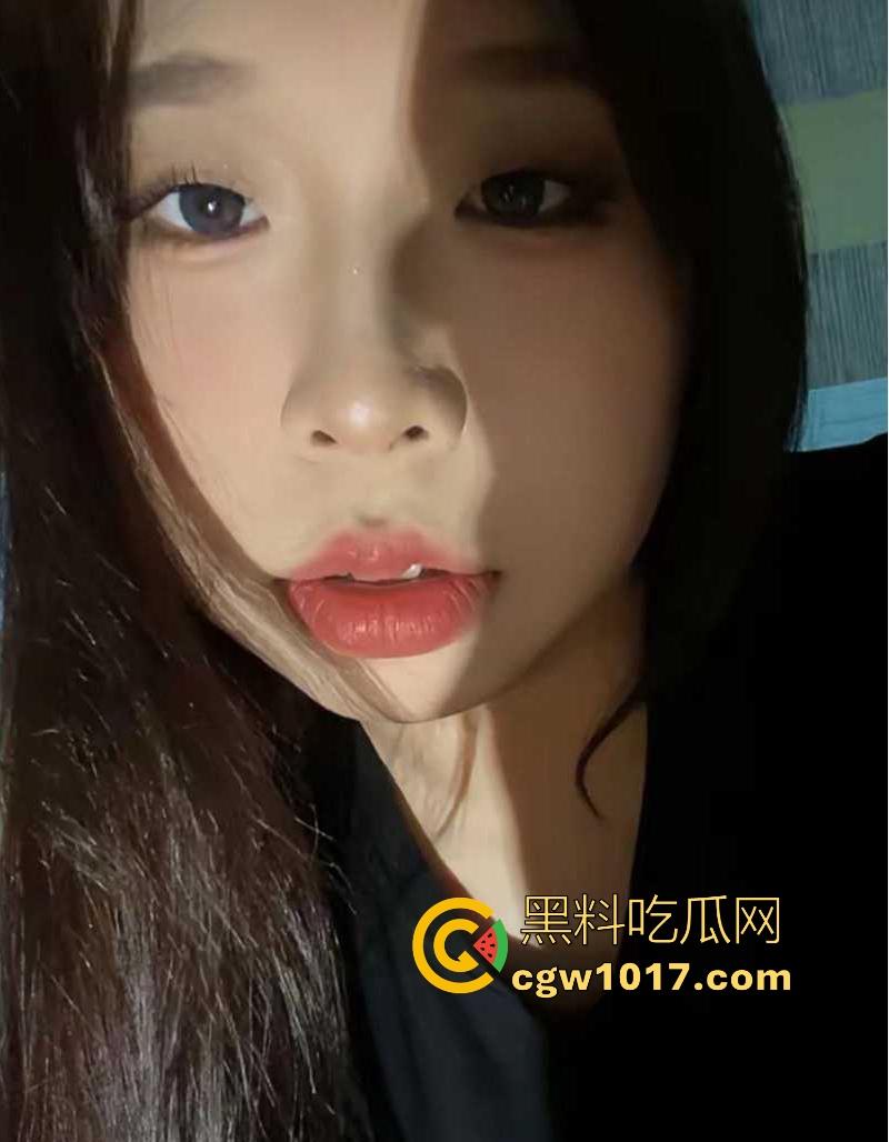 河北极品巨乳女友【林美慧】翘臀细腰奶子挺，劈腿露穴夹紧肉棒，脸穴同框日常骑乘榨精，没人能在她手上活过4分钟！