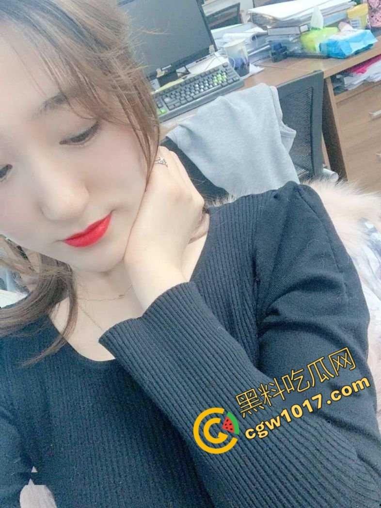 沈阳豪乳少妇【邓佳蕾】的淫荡诱惑:3P狂欢,狗绊式狂操,汁水四溅,欲仙欲死,疯狂放纵!