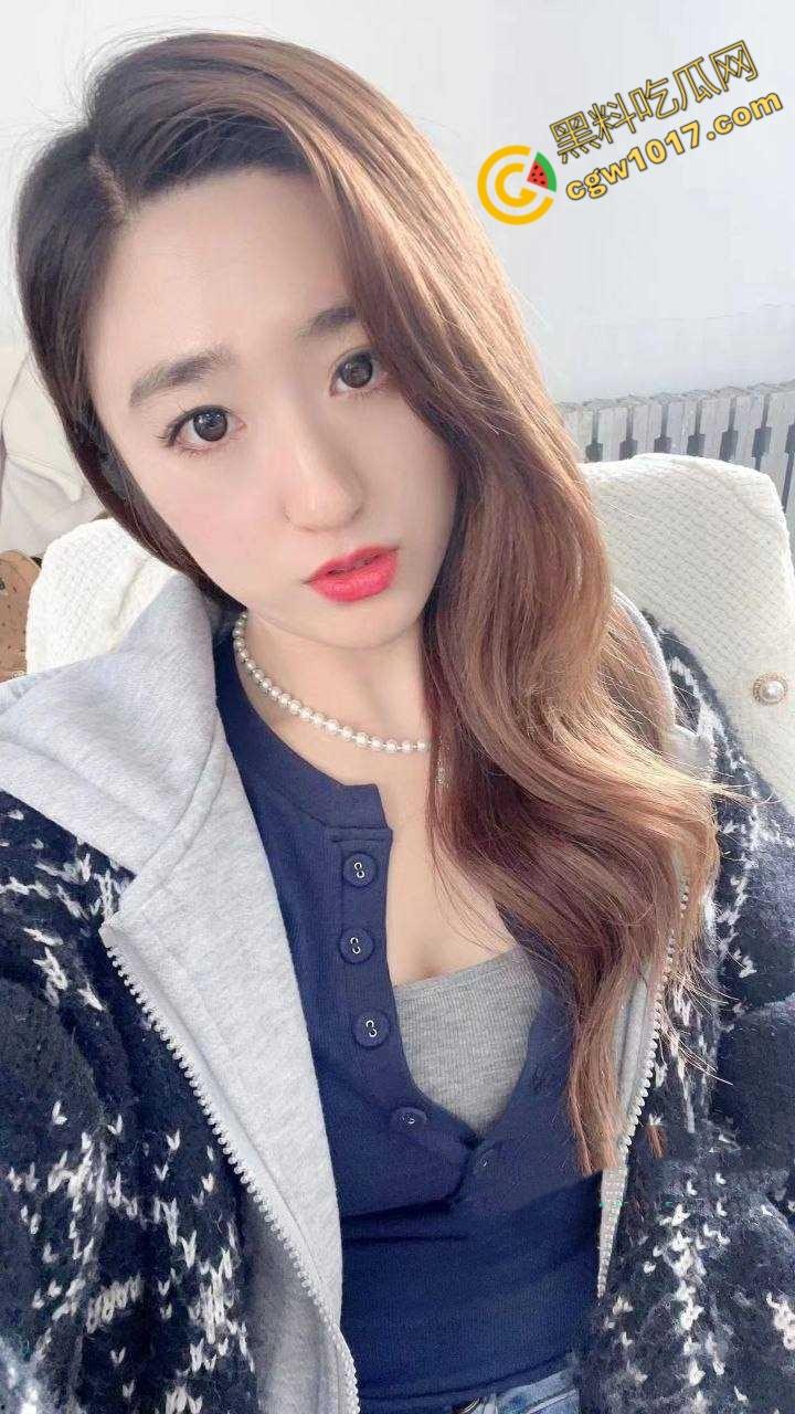 沈阳豪乳少妇【邓佳蕾】的淫荡诱惑:3P狂欢,狗绊式狂操,汁水四溅,欲仙欲死,疯狂放纵!