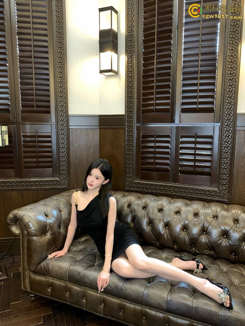 粘人的妹妹上学都要和我同居, 周末一回家就要给我按摩,穿着性感的珍珠内裤,被我架起肉丝美腿无套内射 !