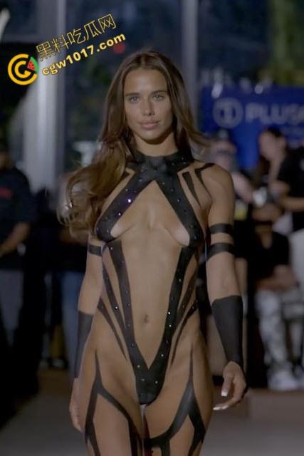 2025迈阿密泳装周【Farnello】胶带秀零布料全裸勾魂,金发超模乳臀春光乍泄,私处若隐若现,欲望炸裂T台!