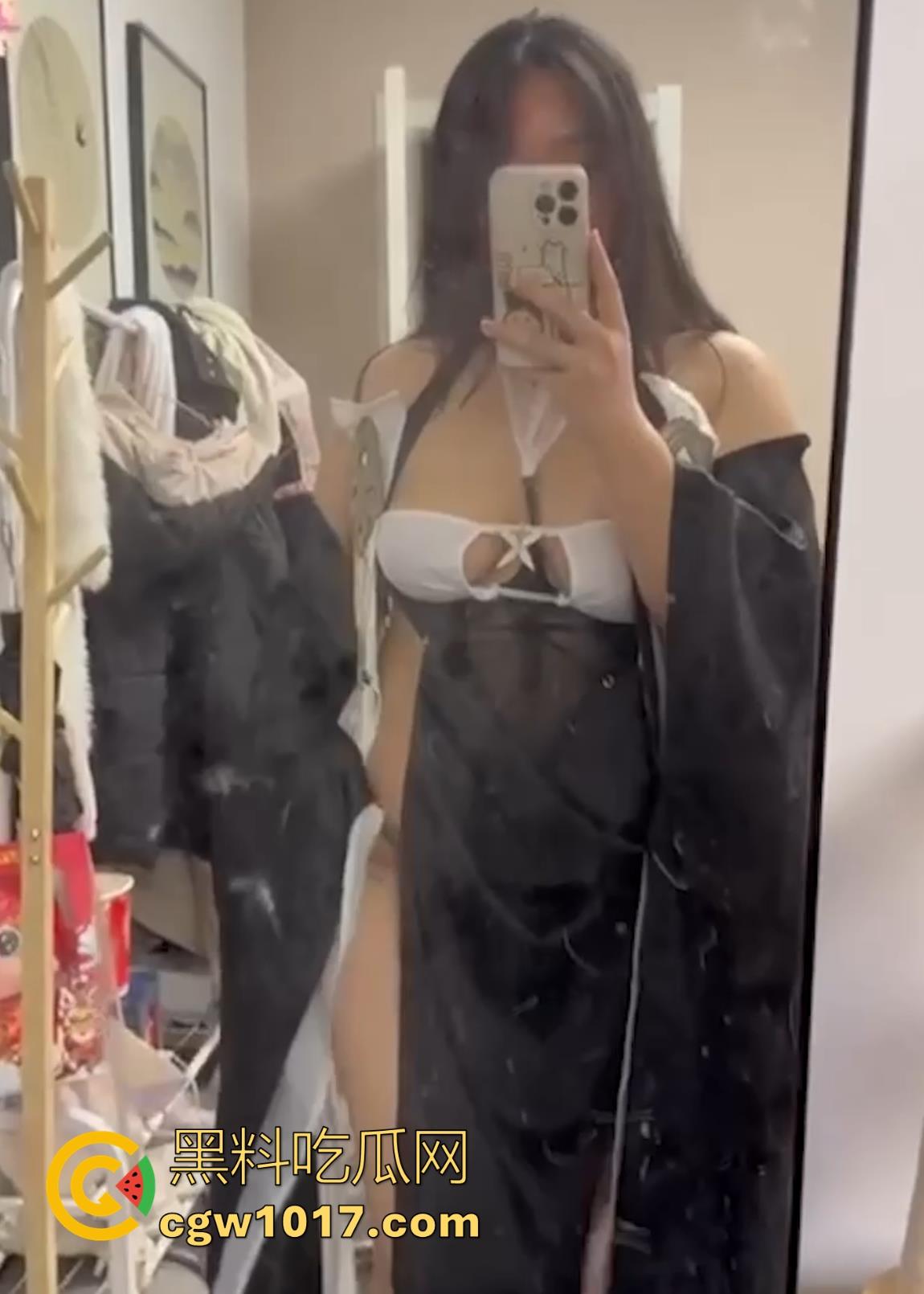 网聊约炮奶子大到夸张,超爱cosplay极品坦克bbw,敢露脸拍巨乳嫩逼,线下真实猛操,狠狠把她征服!