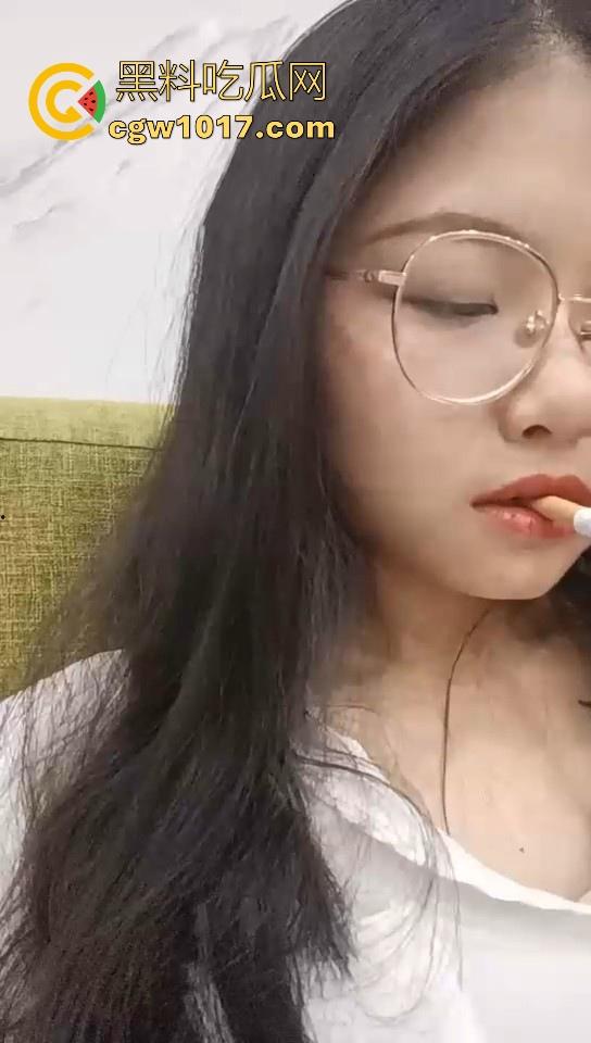 不良小妹调教自己的肥宅男奴,暴力美学性爱,舔鞋舔脚都是基本操作,小胖狗乖乖的听话只为得到女主人的怜悯!