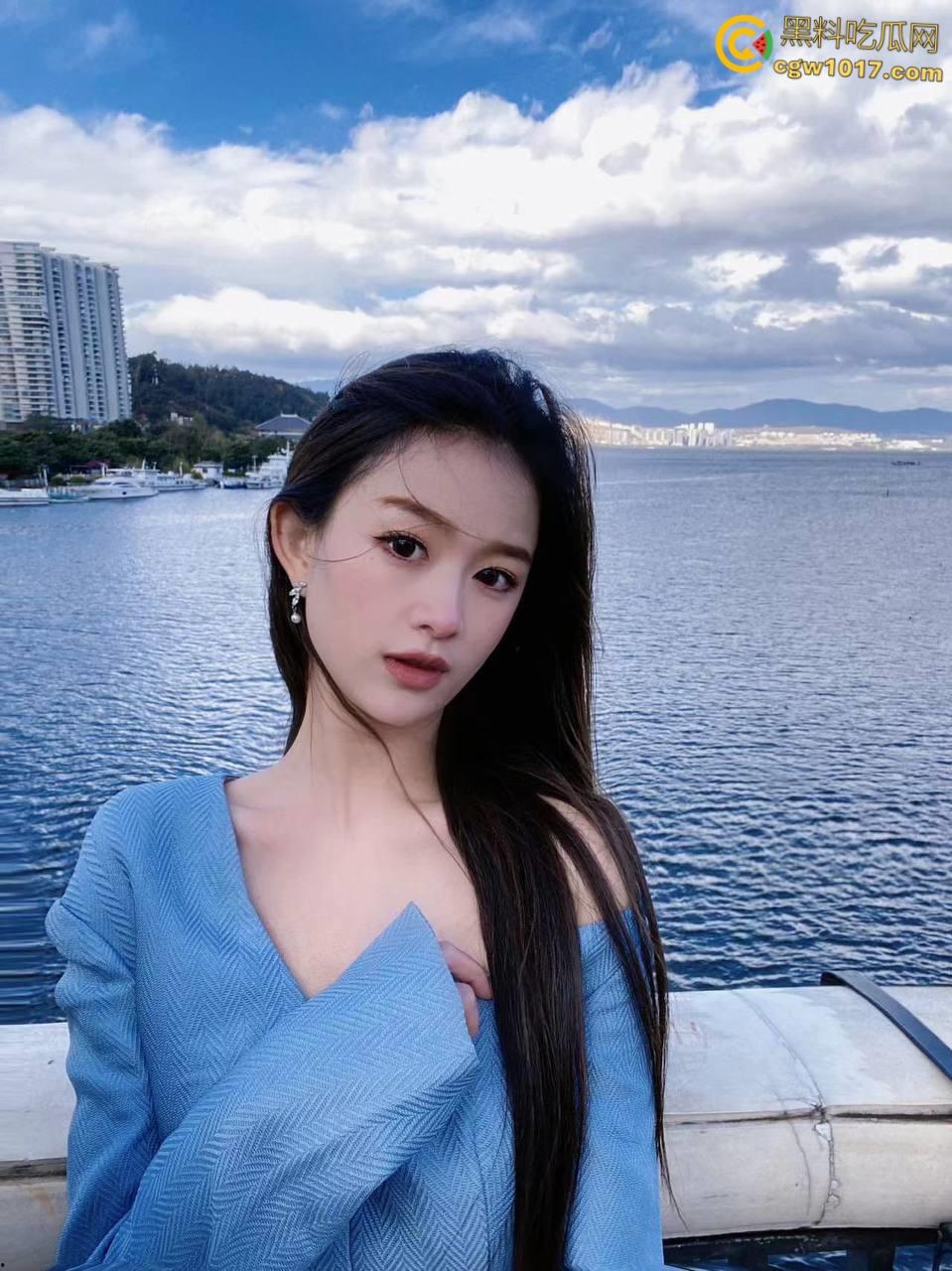 清纯学生妹【李紫涵】,被男友调教自拍泄露,被狗链绑住滴蜡调教,跪在地上口爆榨精,可甜可骚真乃极品!