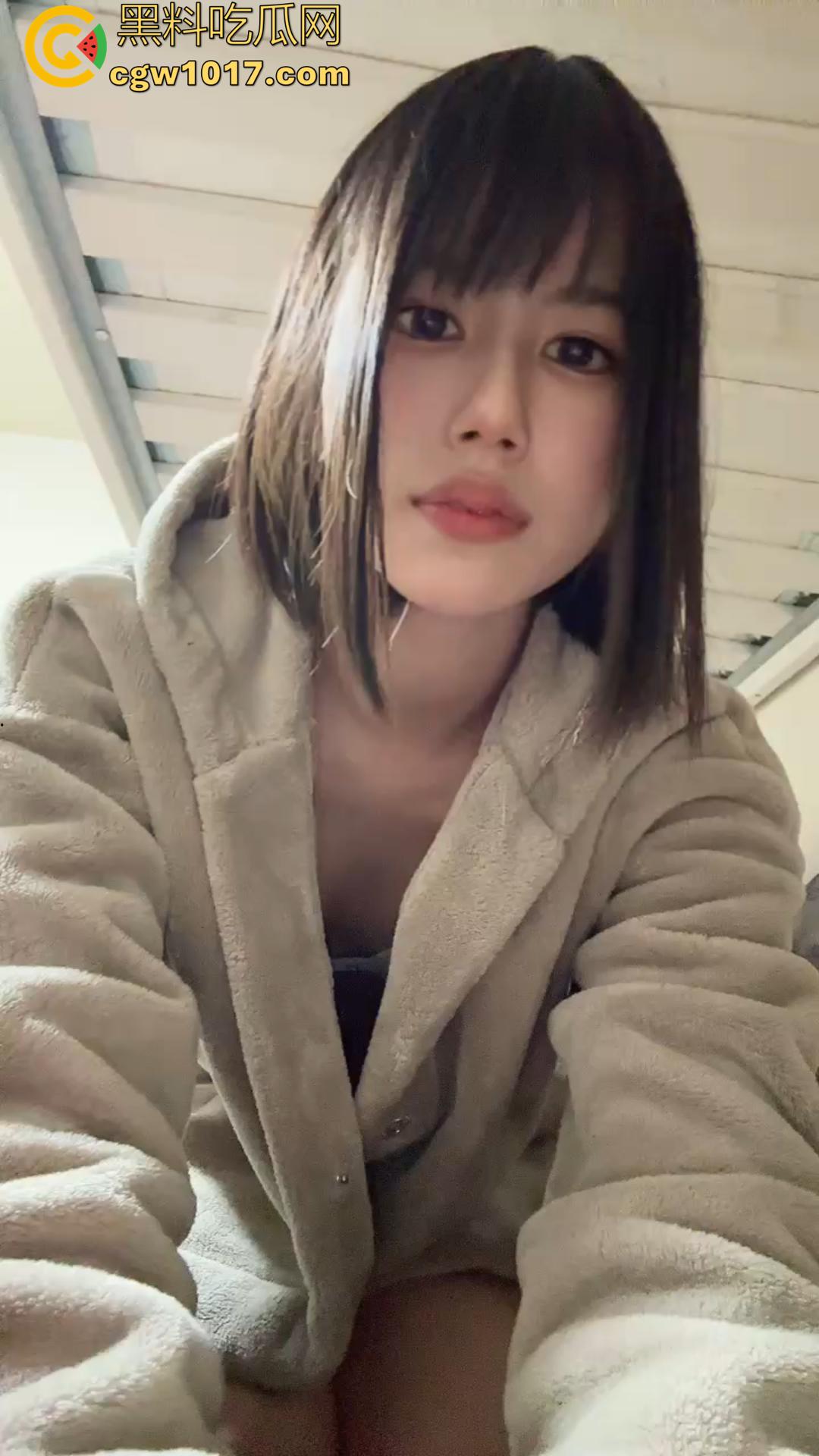 沈阳职高【刘思涵】在宿舍跟金主爸爸网调!抠逼揉奶掰穴特写,不再是别人的白月光 她已经变成了金主专属母狗!