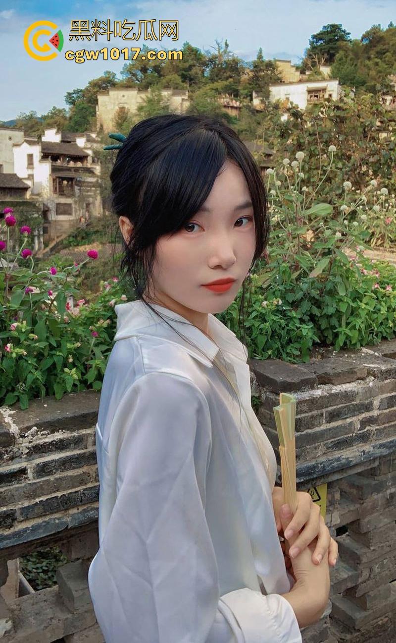 武汉大学英语系学姐【魏美丽】约炮成瘾,看似清纯可爱,实则骚逼里早已灌满精液,被大屌操成母狗!