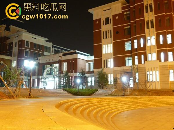 山东财大7409教室活春宫!晚自习女生桌下跪舔,被瓜友偷拍 视频在全校疯传!