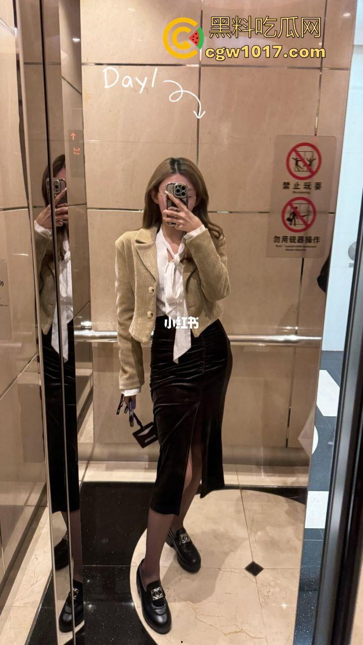 勤检持家好女孩！白天做项目，晚上当公主，高颜值极品御姐，黑丝开裆裤无套后入，只为领导再次光临！