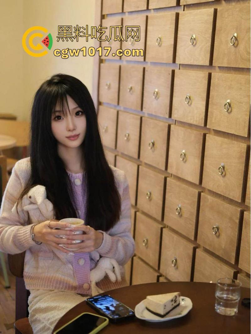 天津骚女【邵子畅】装欧洲女留哄骗富哥,天天约炮只为遇到哪个肯为她花钱的大冤种,骚逼早已雀黑无比!