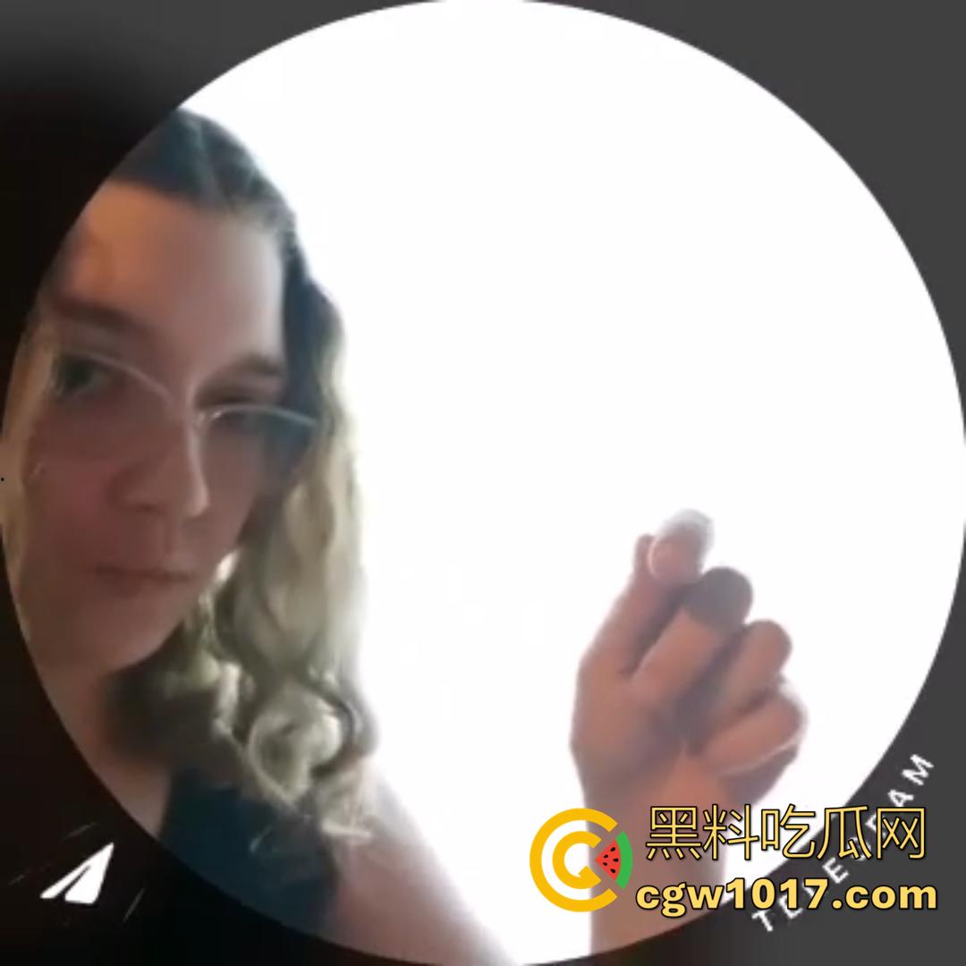 外表清纯的俄罗斯萝莉去了一趟广州就变成了黑人马桶！还拍视频教学怎么给黑人爸爸弹舌深喉！