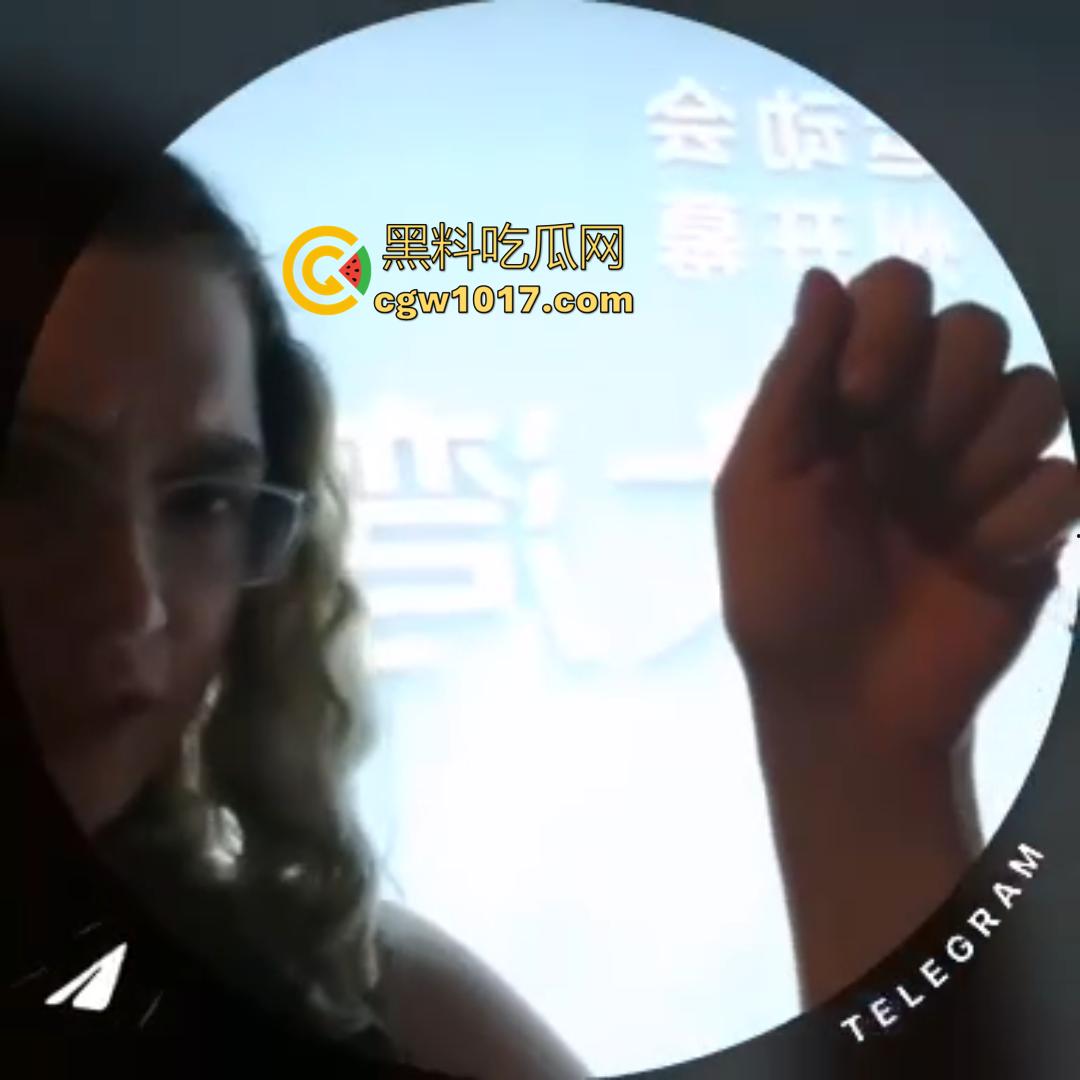 外表清纯的俄罗斯萝莉去了一趟广州就变成了黑人马桶！还拍视频教学怎么给黑人爸爸弹舌深喉！