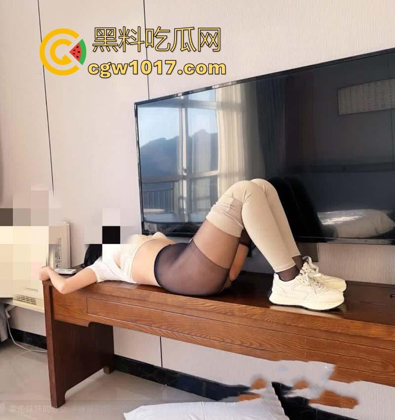 巨乳妹妹塞跳蛋发骚被发现,黑丝大奶勾引我操她,客厅扶窗猛攻后转战房间,狠狠骑乘帮骚逼止痒!