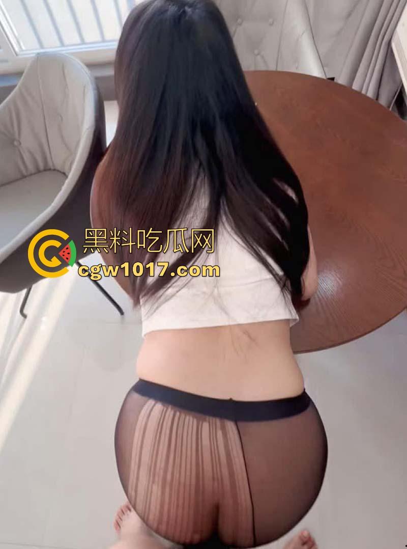 巨乳妹妹塞跳蛋发骚被发现,黑丝大奶勾引我操她,客厅扶窗猛攻后转战房间,狠狠骑乘帮骚逼止痒!