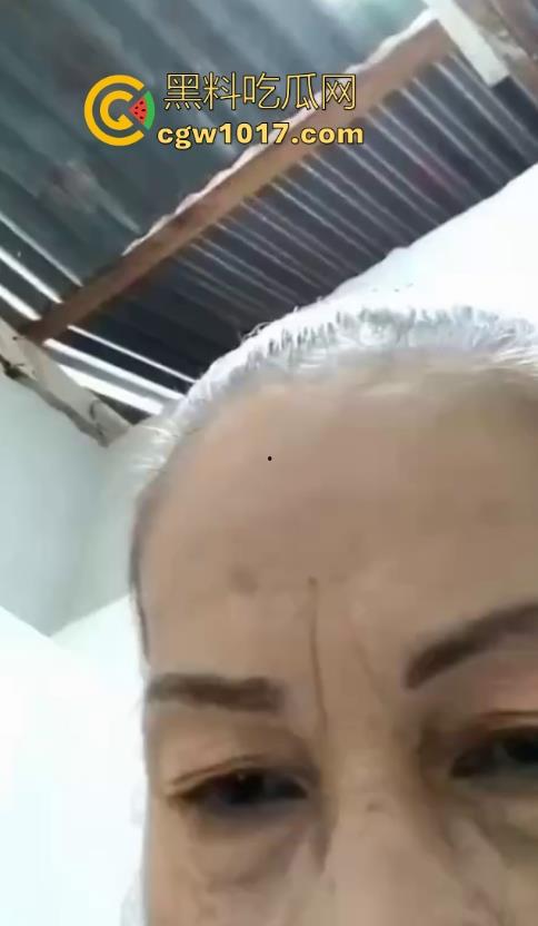 喜欢熟女的朋友有福啦,黑料精品素材!,高颜值熟女诱惑自拍,祛风老baby露脸自慰,看完不秒射你来找我!