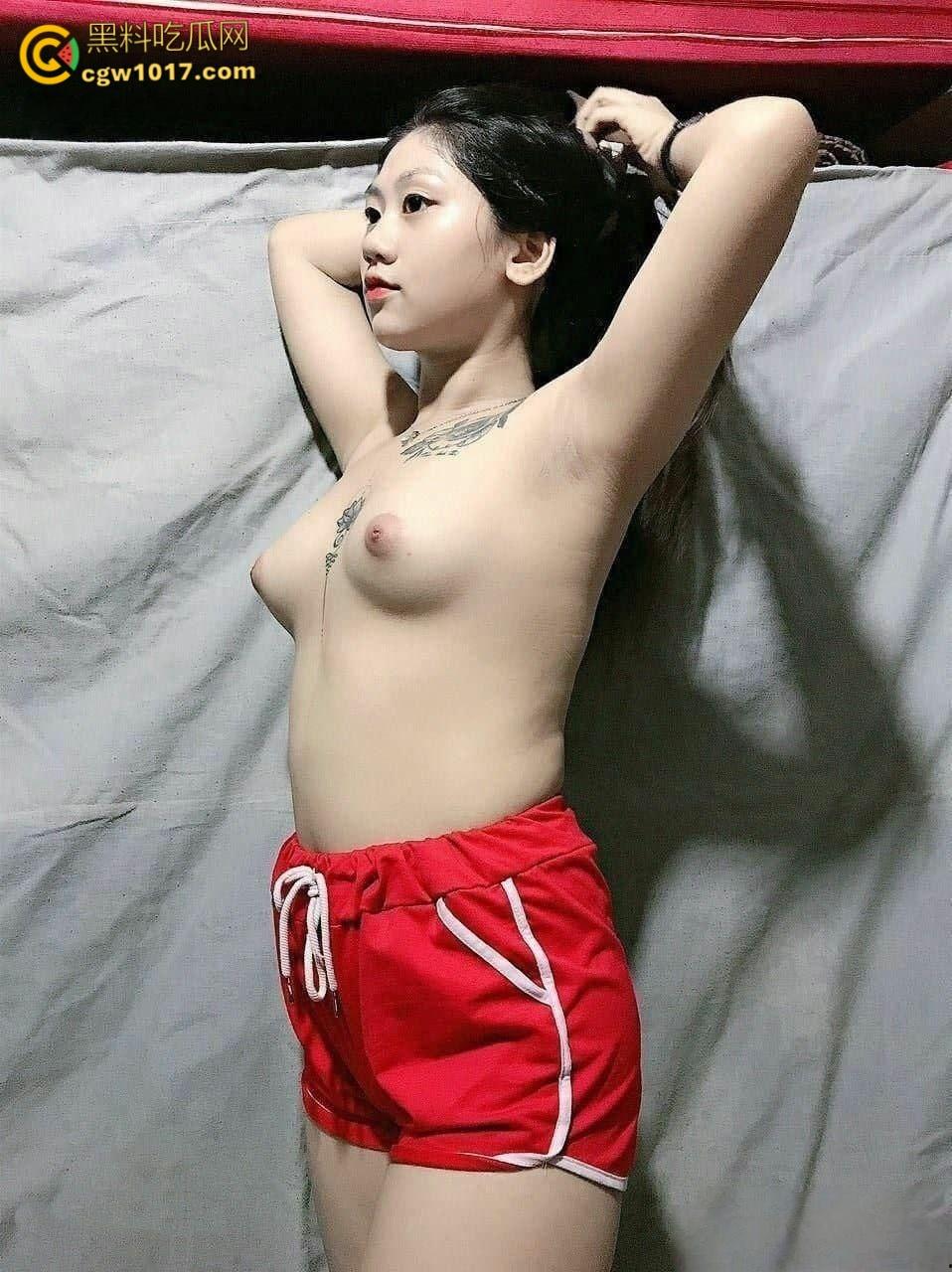 西安某公司优秀党员【方慧】,和单位领导开房偷情,还被领导pua不带套,穿着情趣制服被猛插内射!