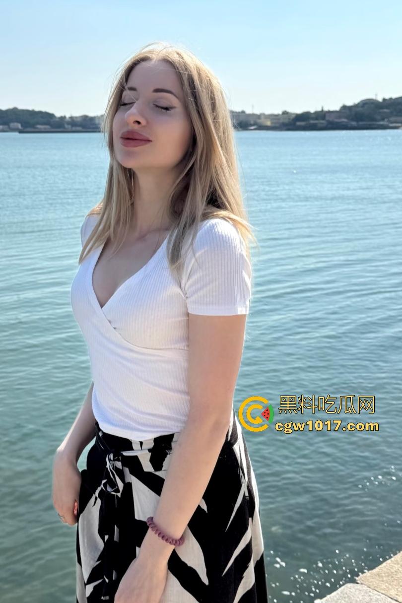 邪恶之家【PerverseFamily】重口颜料灌肠,变态女神屁眼喷彩虹颜料,美穴再灌颜料被大棒猛轰流料汁!