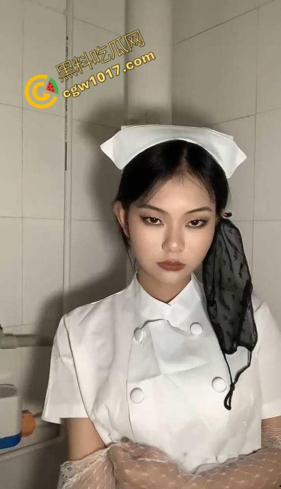 广西护士学院【蒋郡怿】露骨勾魂视频流出!母狗口交技巧炫目,高潮连连,激情四射,性爱画面刺激到爆炸!