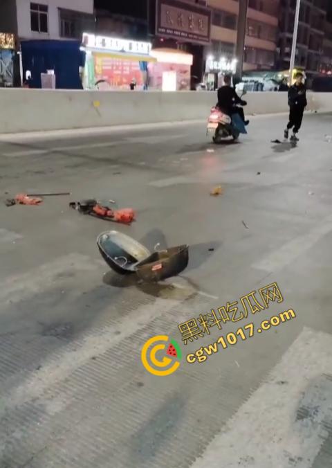 普宁市血腥车祸现场曝光!摩托车被撞飞,车主血流一地,惨不忍睹,幸存者惨叫声撕心裂肺,围观者目无法直视!