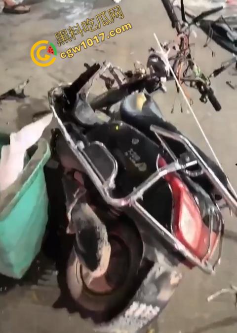 普宁市血腥车祸现场曝光!摩托车被撞飞,车主血流一地,惨不忍睹,幸存者惨叫声撕心裂肺,围观者目无法直视!