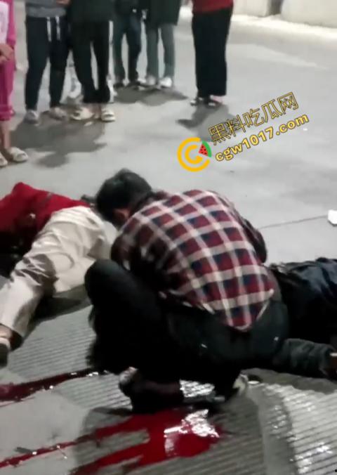 普宁市血腥车祸现场曝光!摩托车被撞飞,车主血流一地,惨不忍睹,幸存者惨叫声撕心裂肺,围观者目无法直视!
