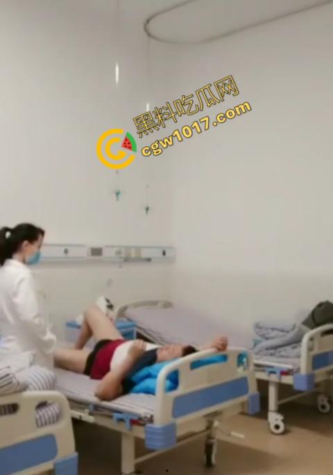 武山人民医院女医生与患者的性爱曝光:火辣医生醉情病房,丰满乳房激昂插穴!淫荡女医一夜爆火,丰乳肥臀成网络焦点!