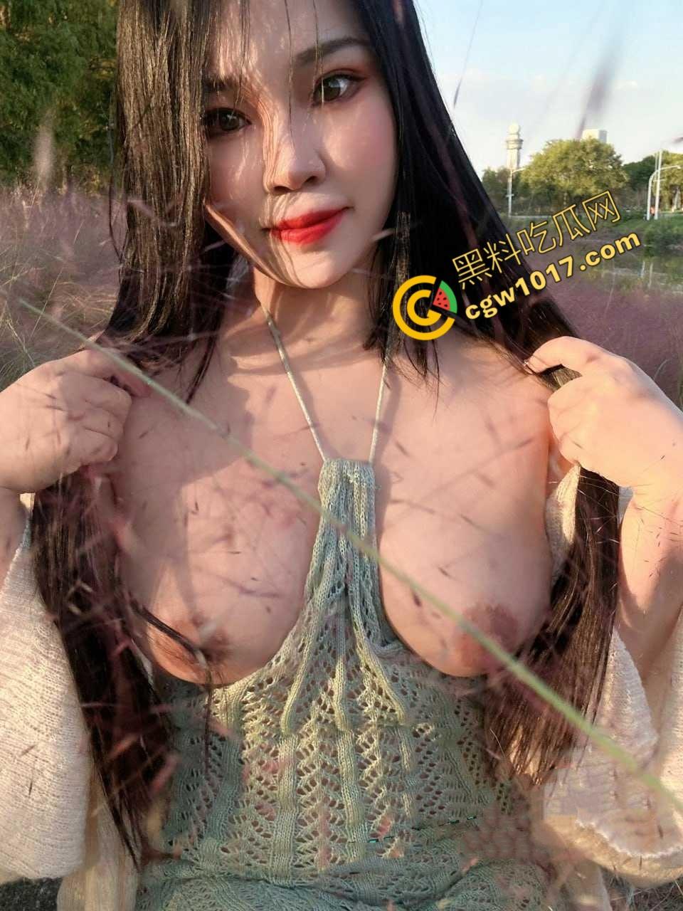 湖南爆乳美人户外大胆露奶,火辣身材勾魂摄魄,绿帽老公疯狂拍下春光无限,骚穴淫声连连,男人看了一定哈喇子狂流!