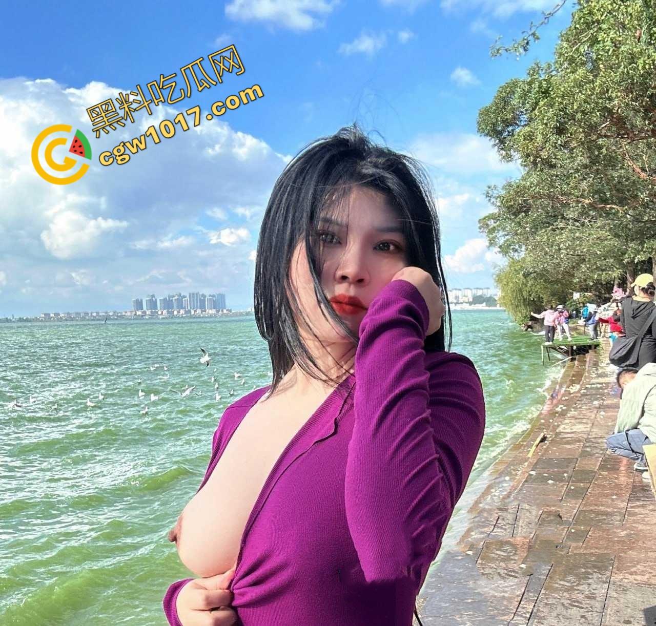 湖南爆乳美人户外大胆露奶,火辣身材勾魂摄魄,绿帽老公疯狂拍下春光无限,骚穴淫声连连,男人看了一定哈喇子狂流!