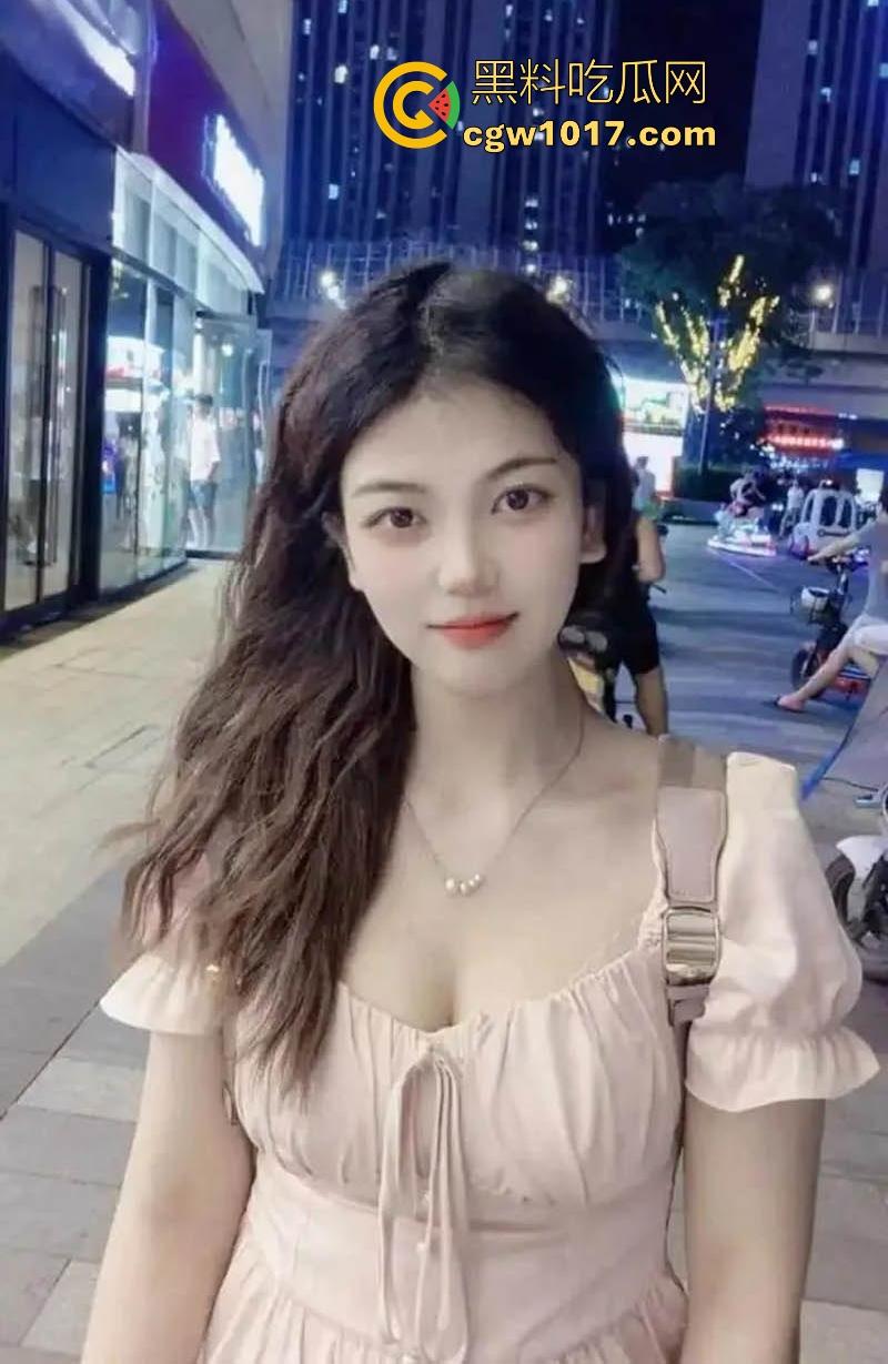 常州反差少妇【魏语岚】顶级反差婊,爱舔舐大鸡巴淫荡骚逼,各种露脸口交舌头极其灵活,口交技术堪比站街女!