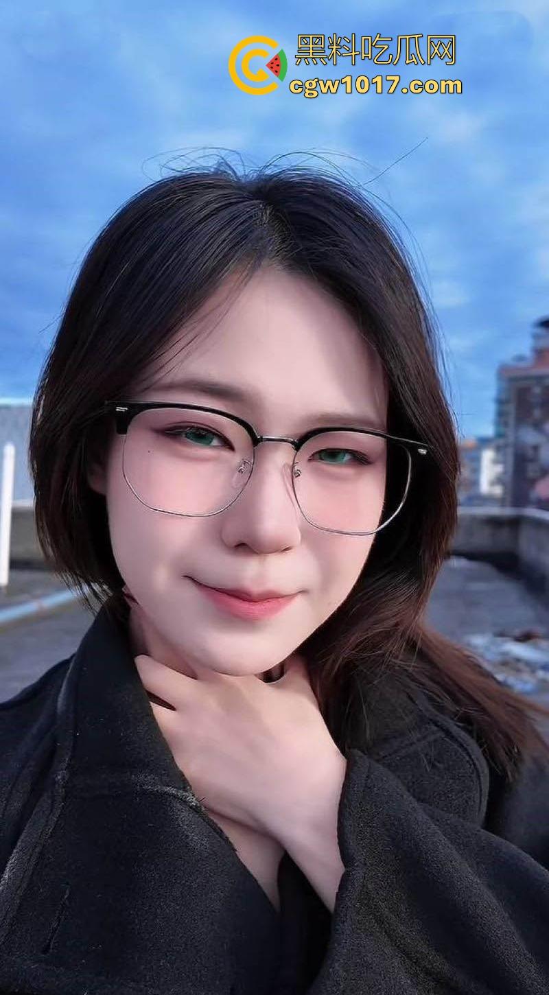 抖音御姐网红【桃桃酱乖乖】榜一福利曝光,超高颜值美女镜头前把玩超粉嫩乳头,甜美舞蹈撩人变身喷汁萝莉!