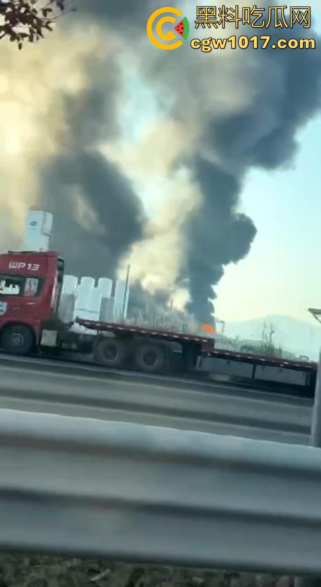 义乌光伏巨头正泰新能厂突发大火 赤岸镇浓烟冲天 全市消防出动几十车救火 全城围观!