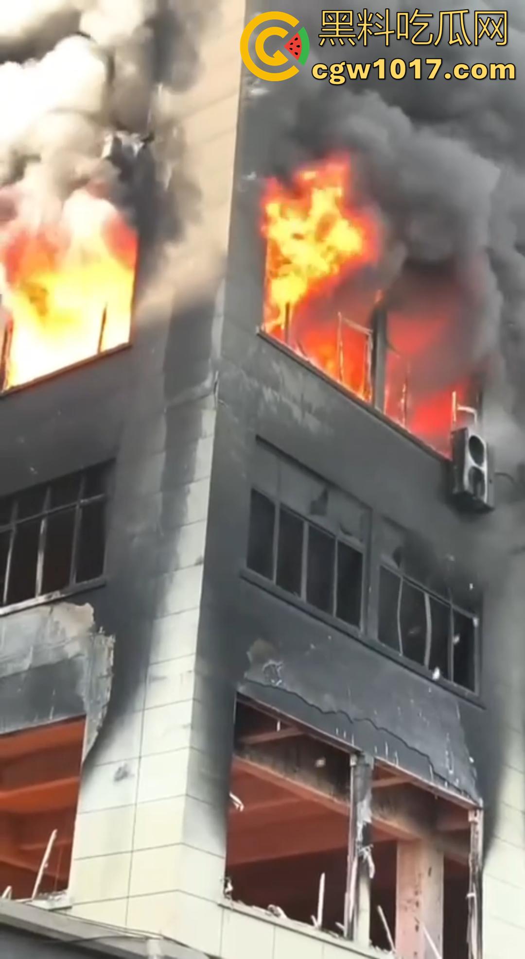 义乌光伏巨头正泰新能厂突发大火 赤岸镇浓烟冲天 全市消防出动几十车救火 全城围观!